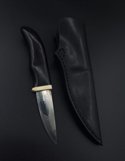Jagmesser aus Torsionsdamast H.R 58 8 cm mit Griff aus Grenadill