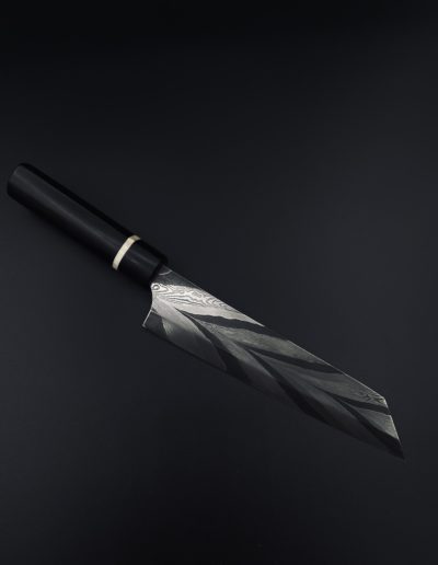 Japanische Rechtshandklinge aus Federdamast 21 cm mit Griff aus Grenadill